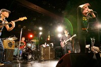 写真は2月21日の心斎橋CLUB QUATTRO公演の様子。
