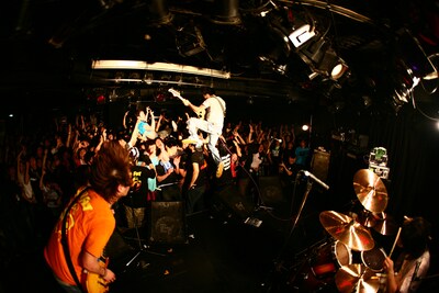 locofrankは名盤「Let's Talk About Feelings」に収録された「May 16」のカバーに挑戦。