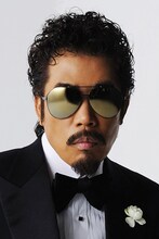 今年デビュー30周年を迎えた鈴木雅之。