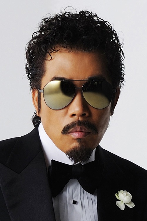 鈴木雅之はシングル「恋のフライトタイム～12pm～」でデュエットした菊池桃子と共演。