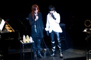 SUGIZO(写真左)は「ToshIさんと一緒にやることがどんなにすごいことか、幸せなことなのか。メンバーが全員揃って、ToshIさんという素晴らしいシンガーを讃えよう」と、ToshI(右)を絶賛。