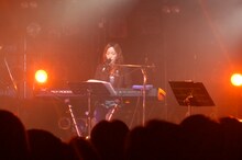 2月21日に24歳の誕生日を向けた川嶋あい。翌22日には渋谷CLUB QUATTROにてバースデーライブを行い、新曲「春の夢」を初披露した。