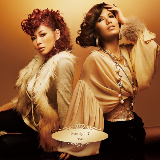 「ONE」CD+DVD盤ジャケット。