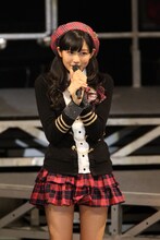 リーダーの和田彩花は「リーダーらしく、みんなより1枚でも多く写真を集めたい。もしどこかで私を見かけたら、撮影に協力してください」と、ファンに呼びかけた。