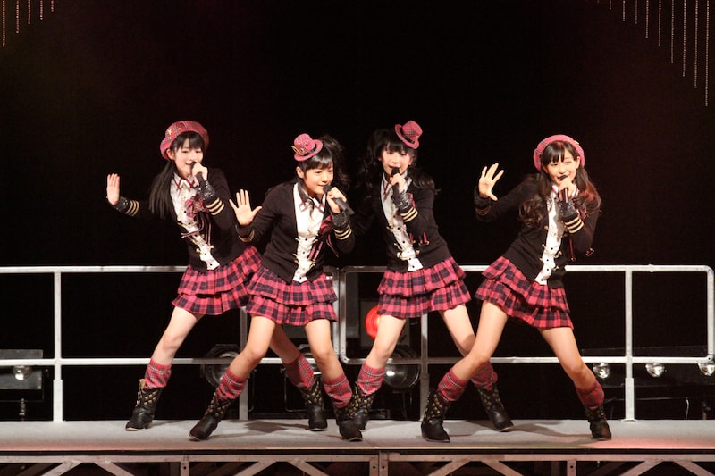 本日の「2010年 ハロプロエッグ ノリメンLIVE 2月」で、スマイレージは新曲「オトナになるって難しい!!!」のほか「スキちゃん」「あすはデートなのに今すぐ声が聞きたい」の計3曲を披露。