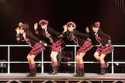 YouTubeのUP-FRONT公式チャンネルには、つんく♂からのメッセージ動画も公開中。指令を受けた後の、4人の表情にも注目だ。