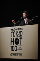 「TOKIO HOT 100」のナビゲーターであるクリス・ペプラーは、この日の司会進行役を務めた。