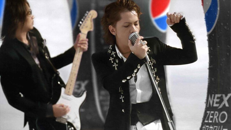 ラルクのCM出演は約10年ぶり。「I Love Rock'N' Roll」を選んだ理由は「ロックバンド代表という事で、シンプルでしかもインパクトがある曲だと思って」（tetsuya）とのこと。