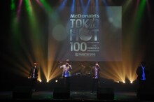 RIP SLYMEによる「星に願いを」のライブパフォーマンス。