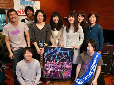 mudy on the 昨晩のメンバーは、ライブ終了後に振舞われた夕飯をしっかり食べてからファンの自宅を後にしたとのこと。