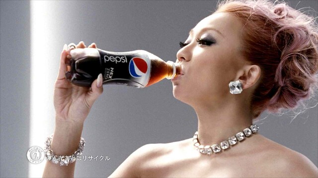 ペプシネックスを飲むシーンを「1週間前から練習してきた」という倖田來未。