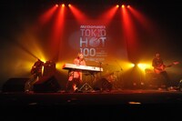 近藤夏子のショーケースライブの様子。