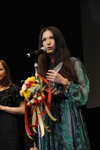 昨年は2ndアルバム「Box Emotions」の大ヒット、初の武道館公演などさらなる飛躍を果たしたSuperflyだが、年明けからは休暇を楽しんでいたという。