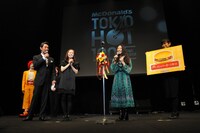 会場にはドナルド・マクドナルドも駆けつけた。壇上でもひと際目を引くイエローカラーは健在だ。