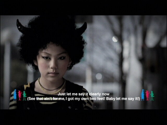 写真は「KAMINARI GIRL」ビデオクリップのワンシーン。