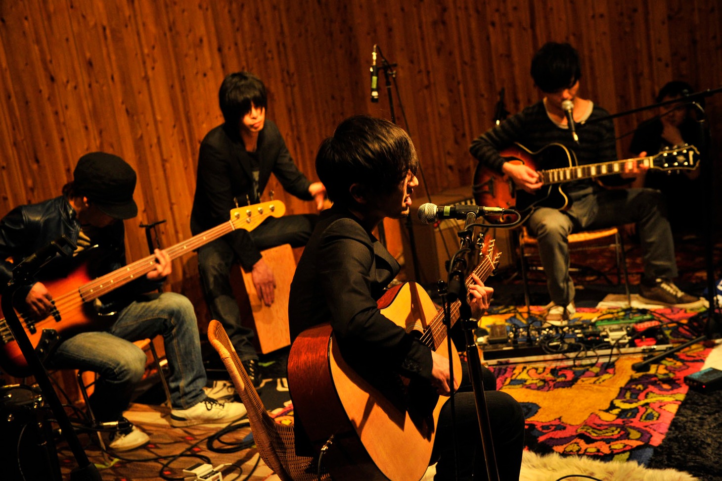 関西出身らしくトークでもオーディエンスを惹きつけたUNCHAIN。MCではしっかりワンマンライブの告知も行い、アコースティックライブとは違う雰囲気を楽しんでほしいとアピールした。
