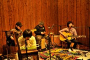 sleepy.ac、UNCHAINらが魅せたアコースティックな一夜
