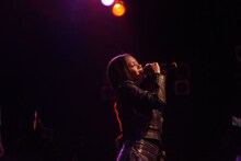 2月19日に東京、24日に大阪でワンマンライブを開催したEMI MARIA。大阪公演は出身地の神戸の近くということもあり、アットホームな雰囲気のライブとなった（写真はライブの様子）。