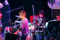 Sunshine Love Steel Orchestraのステージでもドラムを担当した矢野博康。