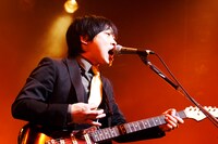 「ROCK YOU LIVE! ～TEAM IBARA-KICKS2010～」に出演する堂島孝平。