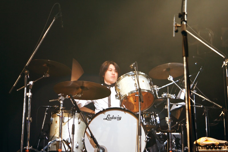 イベントプロデューサー兼ドラマーとして会場を奔走した矢野博康。