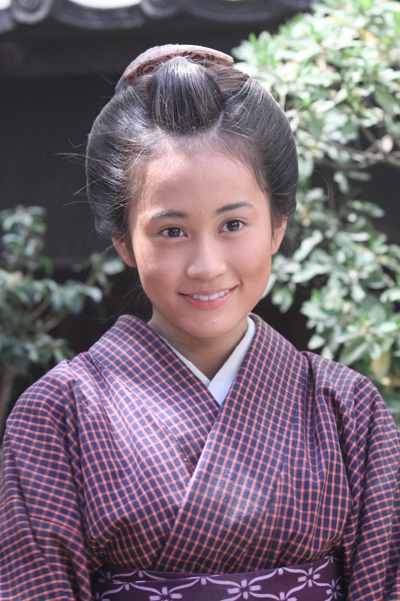 制服を脱ぎ、和服姿に様変わりしたAKB48前田敦子。3月14日（日）放送の第11話では三味線を演奏するシーンも。