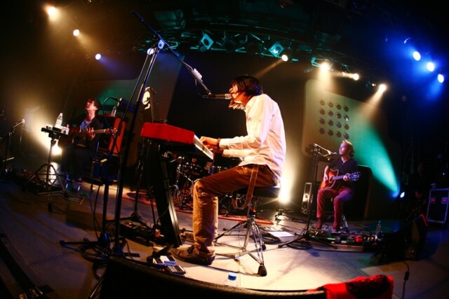 昔の楽曲が多めのセットリストとなったこの日、ホリエは「懐かしい曲を掘り起こすのもいいですね。『いい曲作ってたなぁ』って改めて思えるし（笑）」と語った。