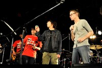 2008年にサニーデイ・サービスが復活したことにより、親交の深い2組の競演が再び実現。曽我部恵一のブログには、ツアーの感想などが綴られている。