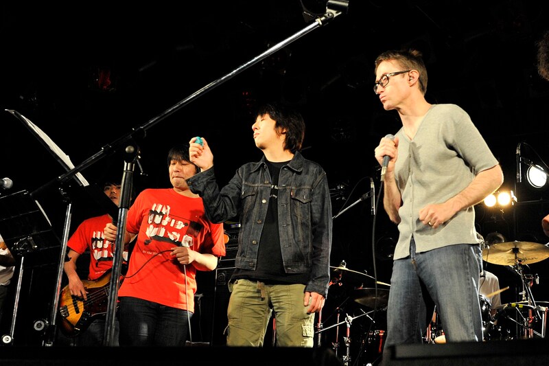 2008年にサニーデイ・サービスが復活したことにより、親交の深い2組の競演が再び実現。曽我部恵一のブログには、ツアーの感想などが綴られている。