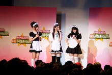 イベント開始前には朝日奈央（写真左）、酒井瞳（中央）、フォンチー（右）の3人がメイド服姿で登場。彼女たちが出演している日本HPのCMが、この春から新バージョンに変わることが告げられ、新メンバーが登場することも明かされた。