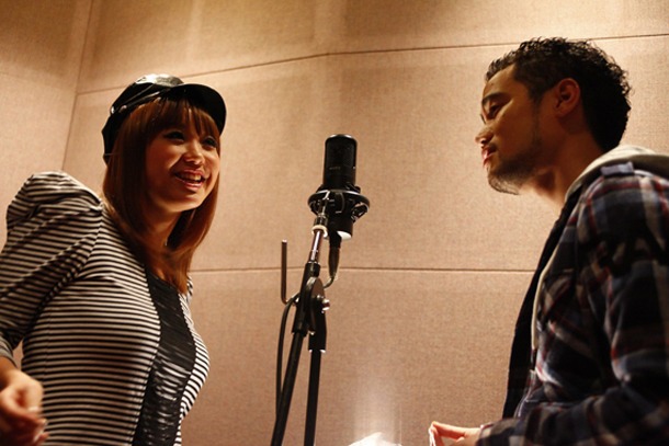 レコーディング中のCOMA-CHIとJAY'ED。