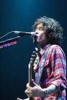 斉藤はこの日、エレキギターやアコースティックギターのほか、ピアノも演奏。その多才ぶりに客席から惜しみない拍手が贈られた。