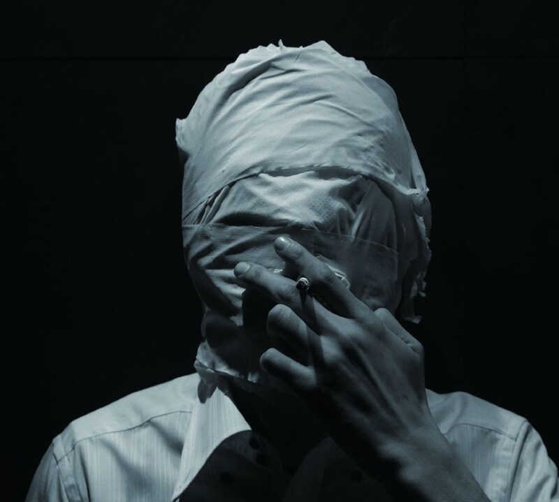 The Mirrazは4月27日に自主企画イベント「pyramid de 427 ～エピソード3:死すの復習～」を、彼らのホームである渋谷eggmanにて開催。包帯、ボーダー、三角の物などミイラやピラミッドを連想させるものを持参すると、ドリンクが1杯サービスされる（写真は全国流通盤「be buried alive」ジャケット）。