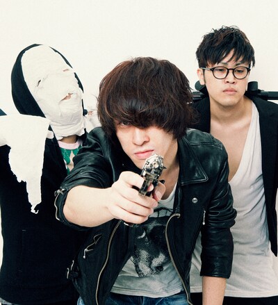 4月7日には、通称“0thアルバム”と呼ばれている「be buried alive」の全国流通盤をリリース。