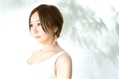 オフィシャルサイトに掲載されたCanaからのメッセージには、産婦人科であった偶然のエピソードについても語られている。