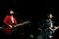 アンコールではスタッフに何度も時間を確認し、名残を惜しむように次々と楽曲を披露していった。（カメラ＝木村篤史）