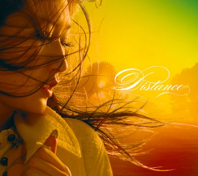 写真は2ndシングル「Distance」ジャケット