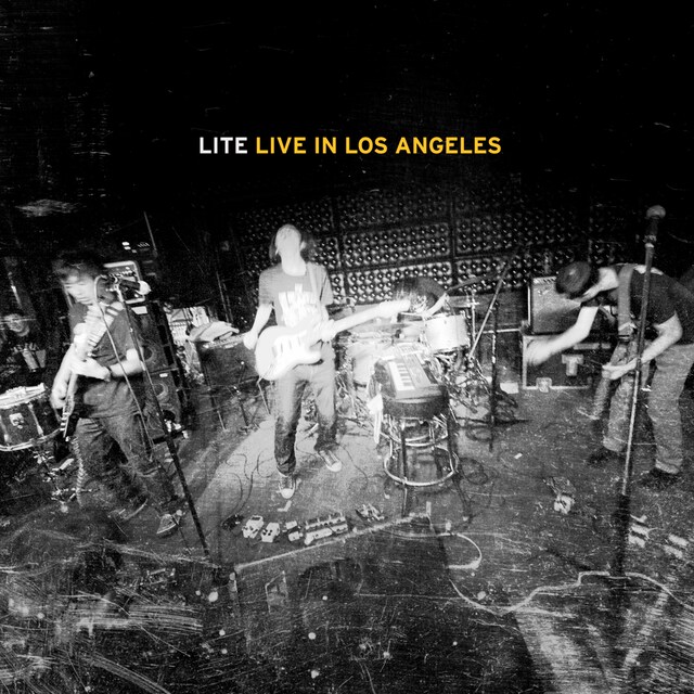 アルバム「LIVE IN LOS ANGELS」ジャケット。ライブの臨場感を伝えるモノクロ写真が印象的だ。