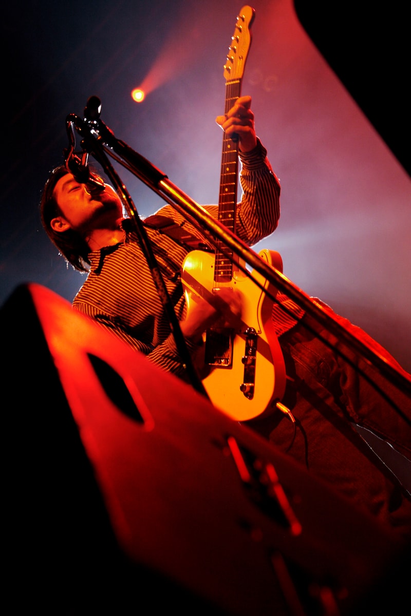 堀込泰行（馬の骨）