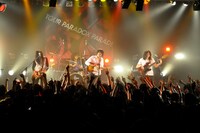 ツアーを終了させたばかりのa flood of circleだが、3月19日より各地で行われるライブイベントに出演。またTHE BACK HORN、竹内電気、mudy on the 昨晩、THE NOVEMBERSらが主催するツアーにも参加する予定だ。
