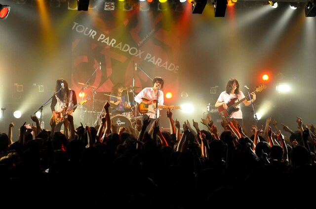 ツアーを終了させたばかりのa flood of circleだが、3月19日より各地で行われるライブイベントに出演。またTHE BACK HORN、竹内電気、mudy on the 昨晩、THE NOVEMBERSらが主催するツアーにも参加する予定だ。