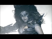 映画では主人公のゼブラーマンを執拗に追い詰めるゼブラクイーン。その邪悪さ、セクシーさは圧巻（写真は「NAMIDA～ココロアバイテ～」ビデオクリップのワンシーン）。