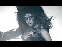 映画では主人公のゼブラーマンを執拗に追い詰めるゼブラクイーン。その邪悪さ、セクシーさは圧巻（写真は「NAMIDA～ココロアバイテ～」ビデオクリップのワンシーン）。