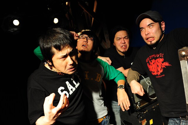 今週末3月14日からはGARLICBOYSとのスプリットツアー「Twitter, Not Twister Tour」がスタートする。