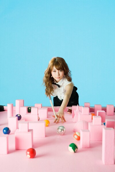 前作「Swimming Dancing」ではミラーボールのようなスイミングキャップをかぶったSAWAの姿がキービジュアルとなっていたが、今作のコンセプトは“ビリヤード”。このビジュアルについてSAWAは、mixi公認アカウントの日記にコメントを寄せている。