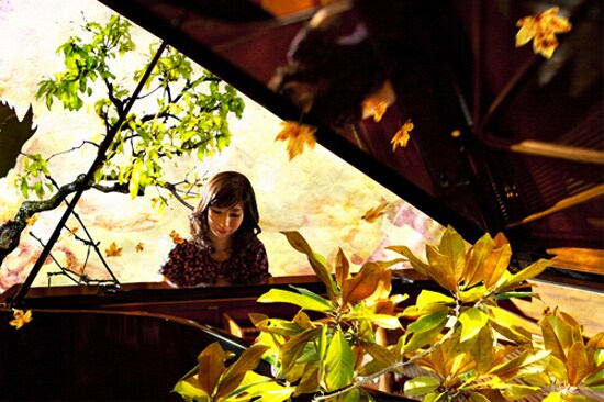 幼少期から養ってきた技術と豊富な音楽理論に加え、クラシックからジャズまで通過した高度な演奏力を持つANAN RYOKO。