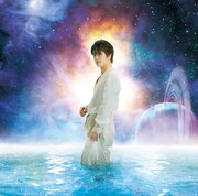 アルバム「美しき僕らの世界」にはORIGINAL LOVEのヒット曲「ヴィーナス」のカバーを含む11曲を収録（写真は初回限定盤ジャケット）。