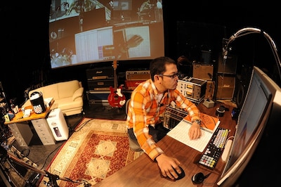 ツアー特設サイトでは民生の動画コメントが観られるほか、レコーディングに関する質問を受付中。聞いてみたいことがあるバンドマンやレコーディングエンジニア志望の人は、この機会をお見逃しなく。