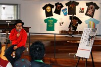 アルバム「素生」の帯に掲載されているのは、松本と彼の妻による実際の会話から。「風とロック」の箭内道彦から「素生くんが今思ってることをちょうだい」と言われ、送ったものの中から採用されたという。