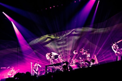 DIR EN GREYは6月下旬から国内外を回る新規ツアー「THE UNWAVERING FACT OF TOMORROW TOUR2010」を実施。この一環で8月に初のロシア公演を開催する。